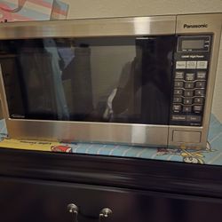 Microwave Like New  Panasonic 