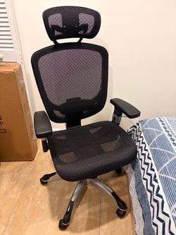 Staples Hyken Ergonomic Mesh Task Chair Black