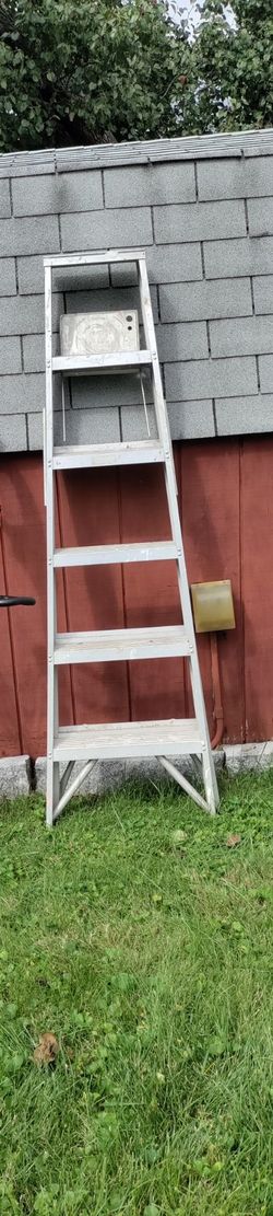 Aluminum Step Ladder