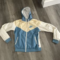 Women’s Nike windbreaker 