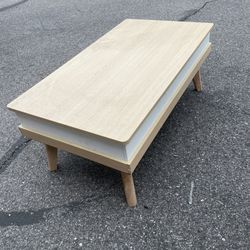 Brierra Lift Top Coffee Table with Storage 