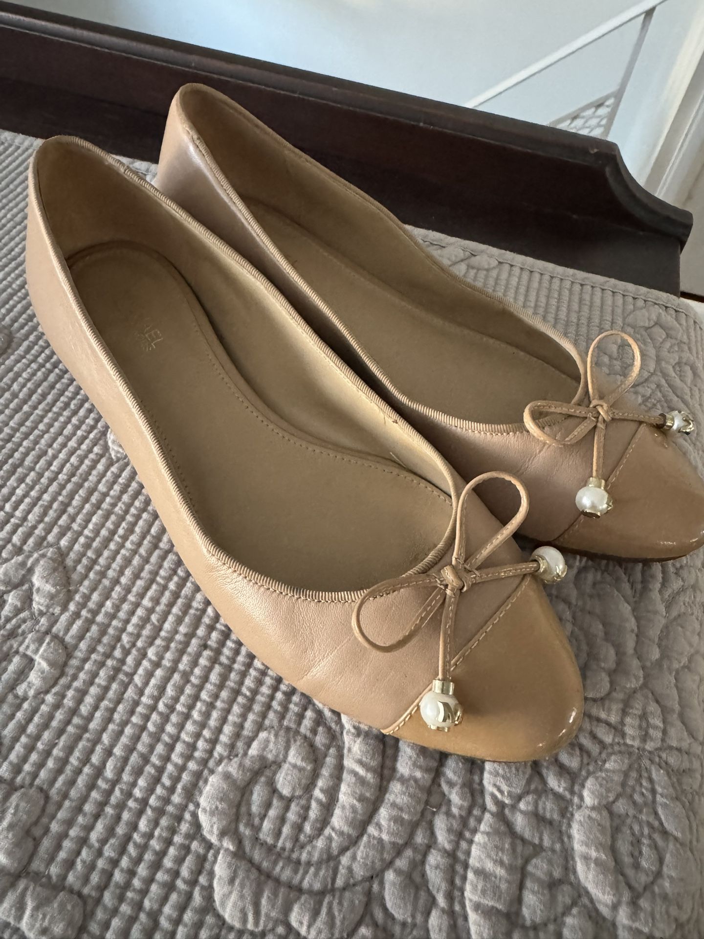 Michael Kors Beige Flats Size 7