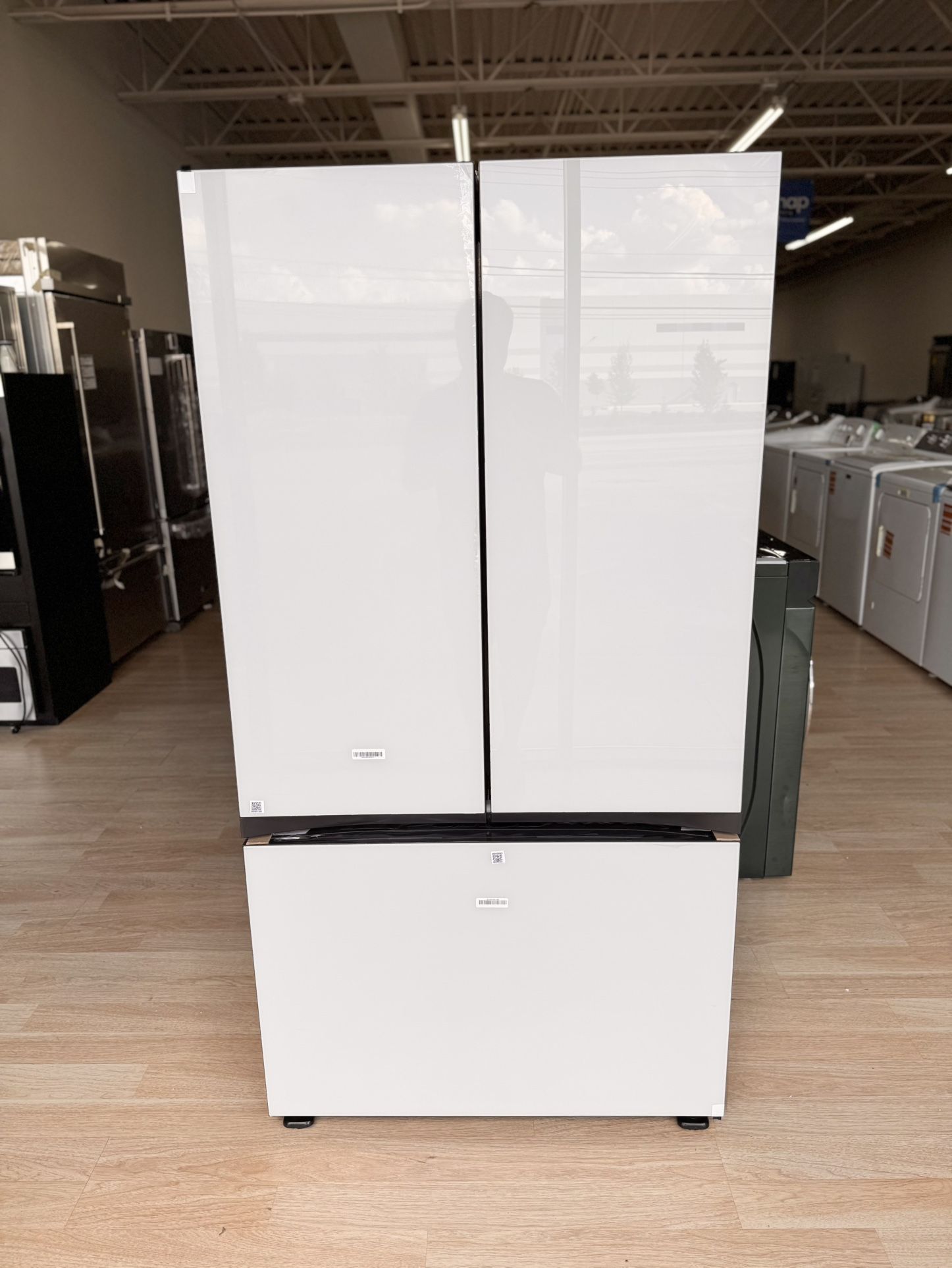 New Samsung - BESPOKE 30 cu. ft. French Door Smart Refrigerator with AutoFill Water Pitcher - White Glass Model:RF30BB620012/AA