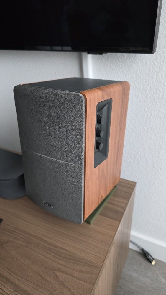 Edifier R1280T Powered Bookshelf Speakers - 2.0 Active Near Field Studio Monitor Speaker - Wooden Enclosure - 42 Watts RMS Power