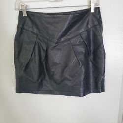 Twenty One Women's Leather Skirt Waist Mini Skirt Size Small Pull On Skirt 