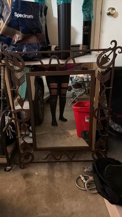 Horseshoe mirror