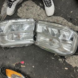 2022-24 FORD MAVERICK HEADLIGHTS OEM