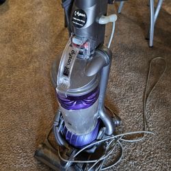 Dyson Dc 25 Upright Bagless Vacuum Cleaner