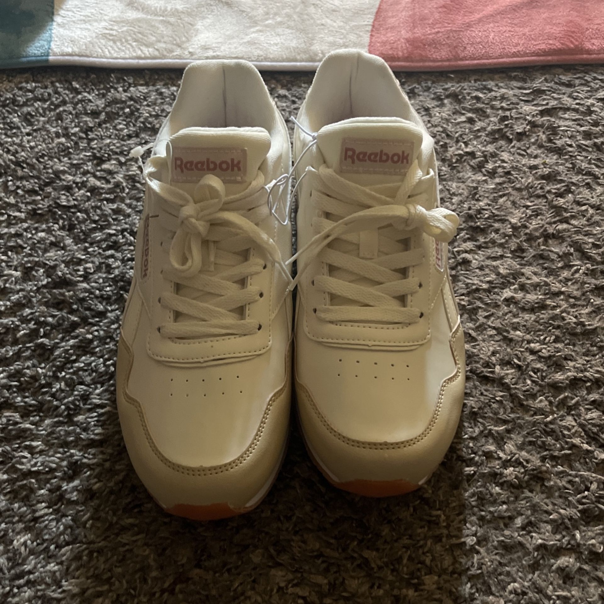 Woman Redbox Shoes Classic Leather Cream