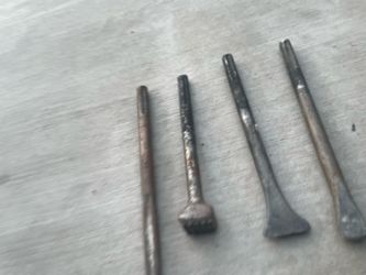 Concrete chipping bits
