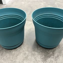 2 FLOWER POTS & 1 FLOWER STAND