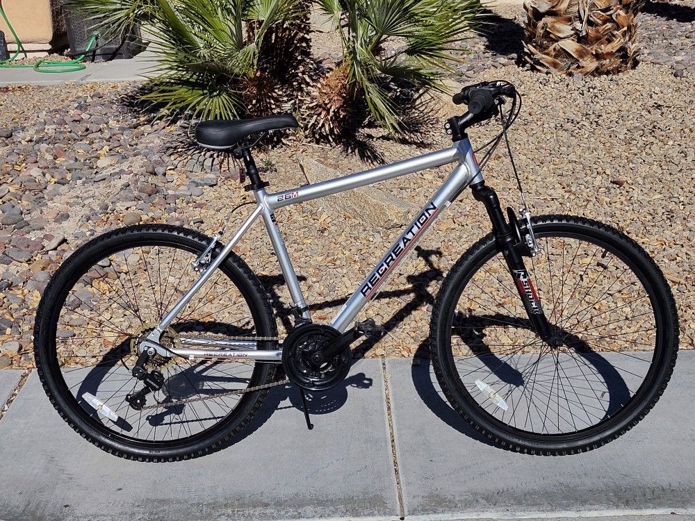 EXCELLENT CONDITION RECREATION 21 SPEED 26 INCH MOUNTAIN BIKE