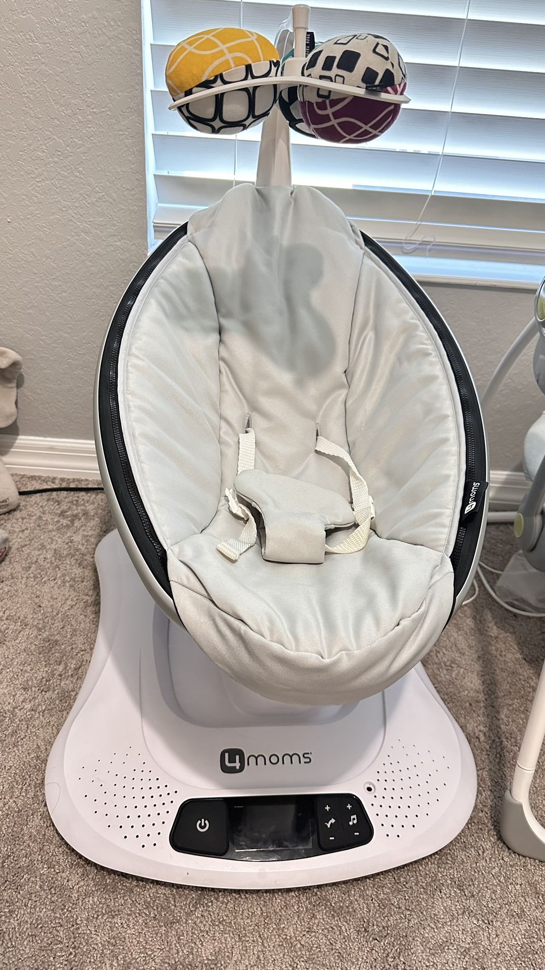 Mamaroo 4 Moms, Elvie Breast pump, Diaper Size New Born 