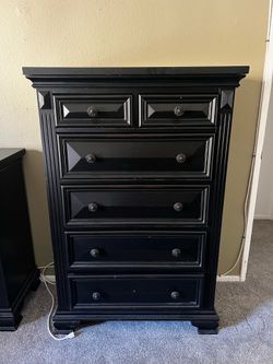 Black 6-Drawer Chest with Hidden Vanity Mirror – Excellent Condition