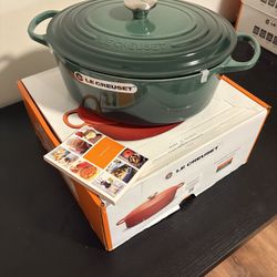 Le Creuset Signature 8qt Oval Dutch Oven – Artichaut – Brand New / Hard to Find 