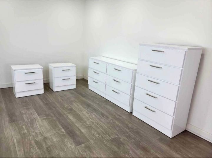 DRESSER, CHEST AND TWO NIGHSTANDS