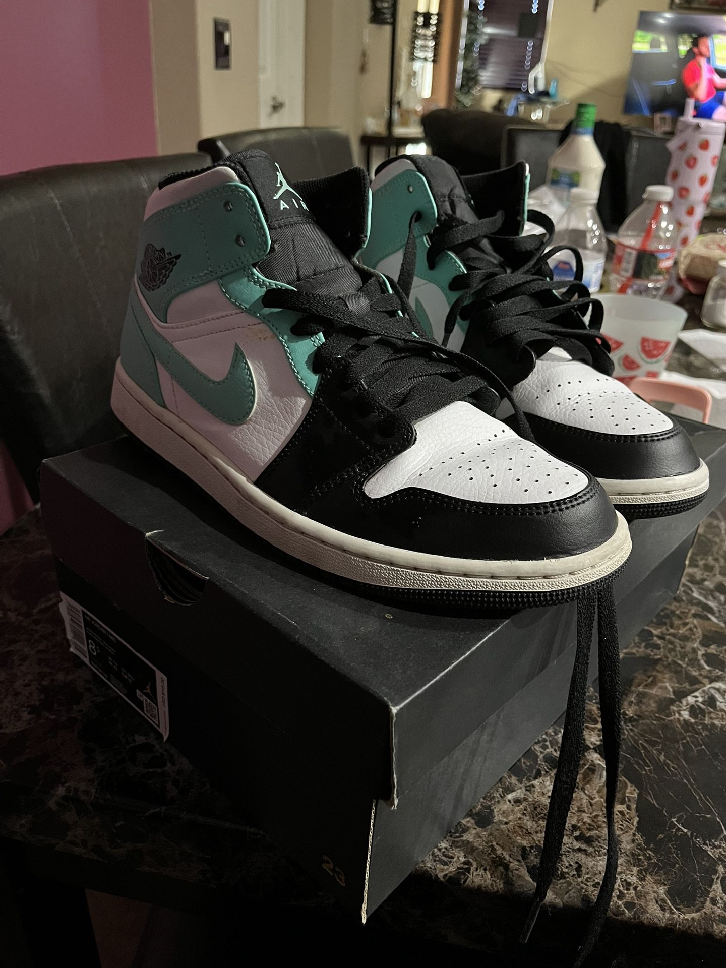 Jordan 1 Mid Mints