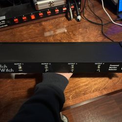 Pro Switch Witch Powered Monitor Selector