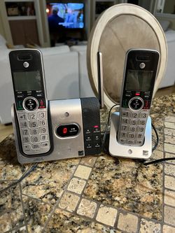AT&T CL82214 2 Cordless Phone Answering Handset & Charging Bases Caller ID