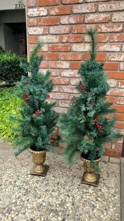 Artificial lighted tree in planter