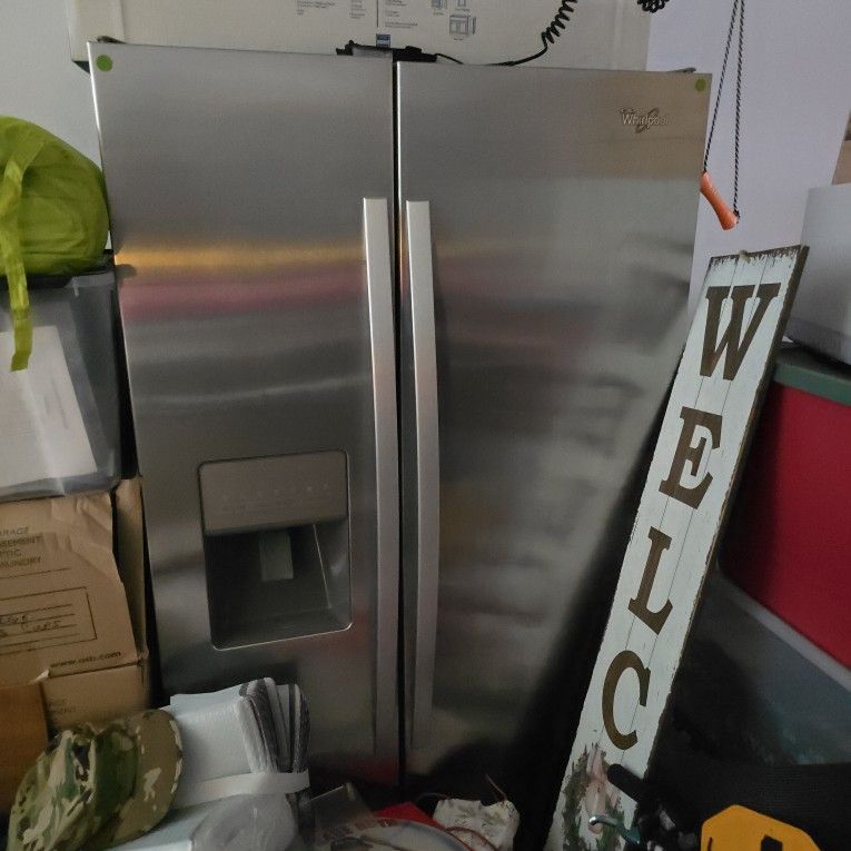 Whirlpool Refrigerator Side By Side Stainless Steel W/ Water & Ice