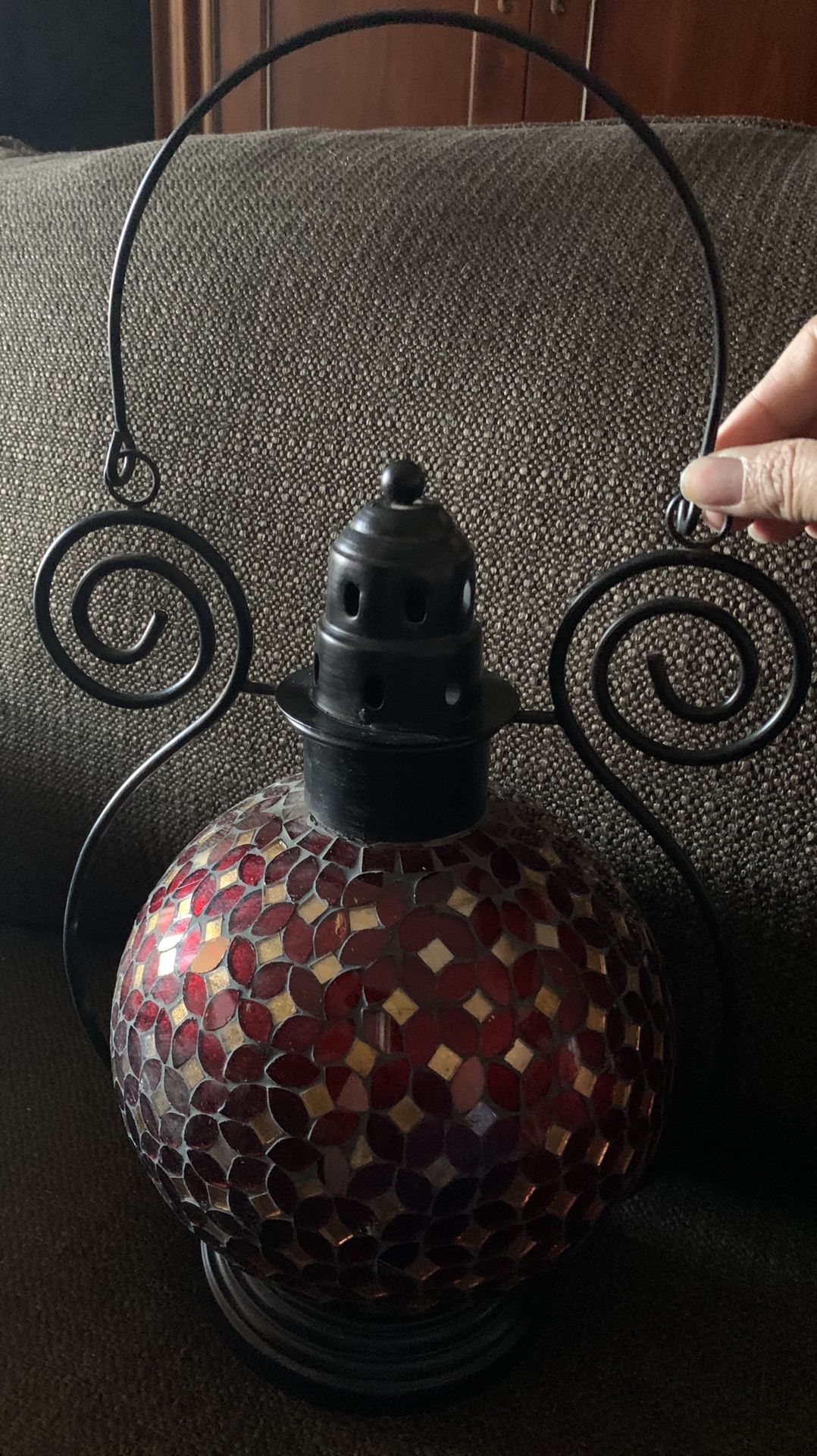 Tea light candle holder