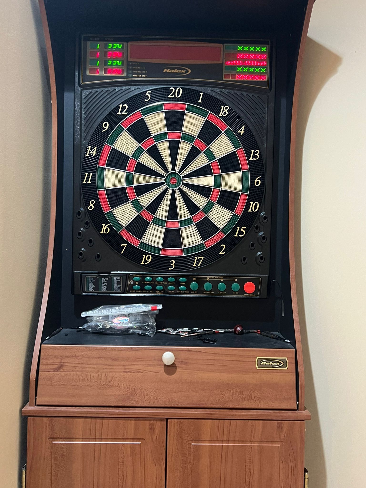 halex electronic dartboard with capnet Pick Up From Des Plaines