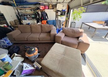 Couch near USC is not free