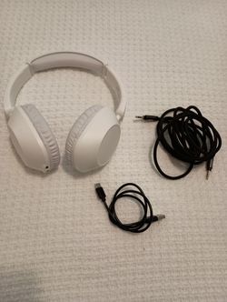 Brookstone Wireless/Aux Headphones White with Rope Aux Cable & USB Type C Recharging cable