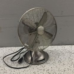 Hunter Retro 12” Table Fan