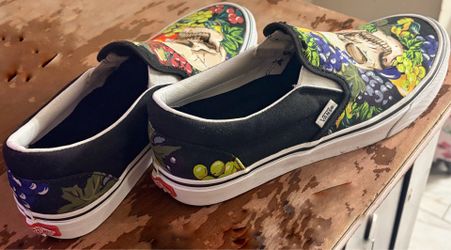 VANS  Classic Slip-On Fruit Skull Black/White shoes