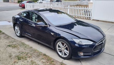 2015 Tesla Model S (Selling complete for parts or fix?)