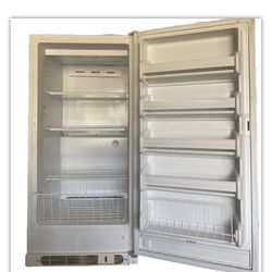 Like New 5’ Kenmore Frost-Free Commercial Standing Freezer w Bins White 115v 60HZ