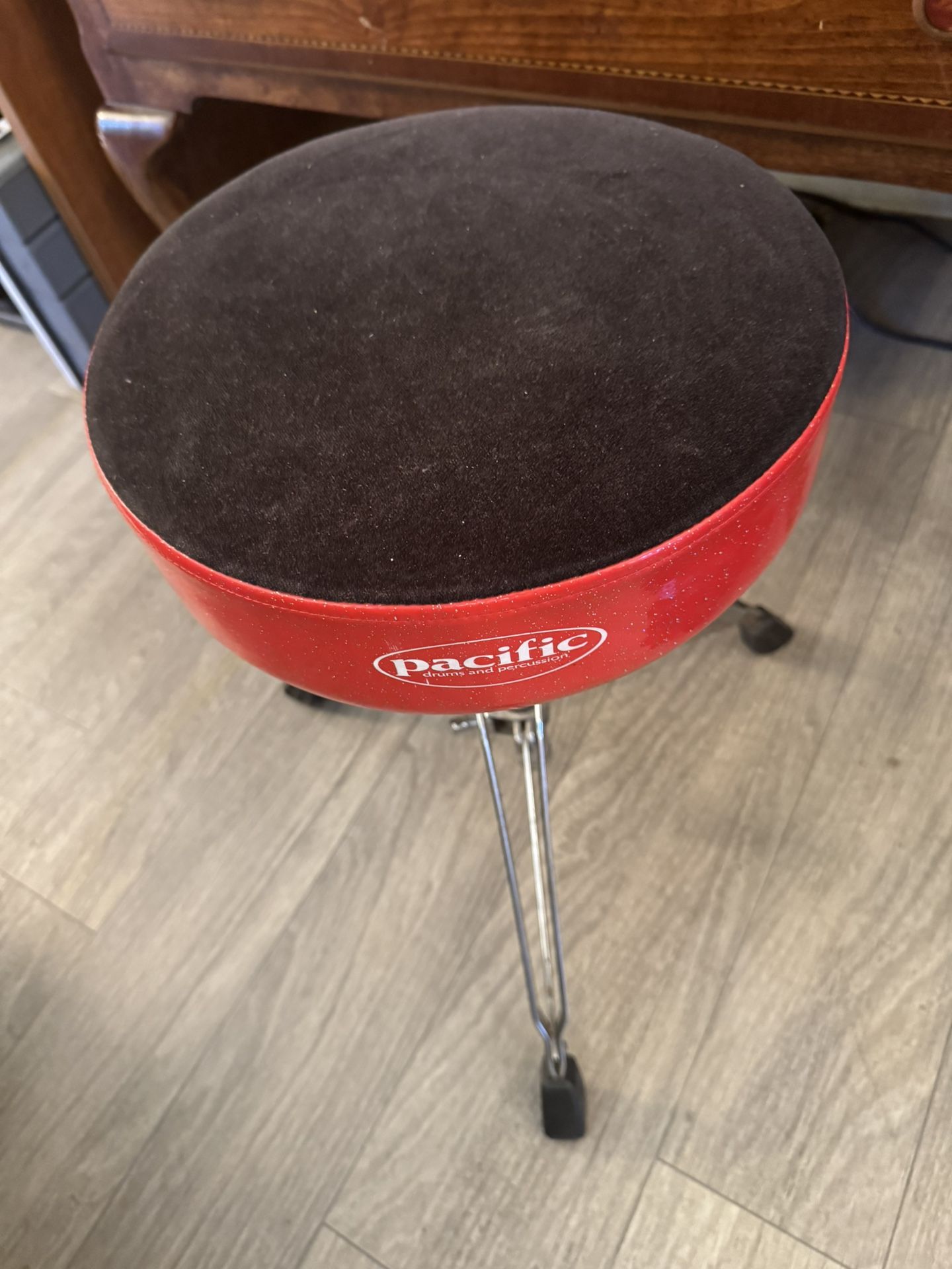 Pacific Drum Throne, Seat, Black Crushed Velour Red Sparkle