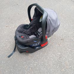 Britax Infant Car Seat/Carrier 