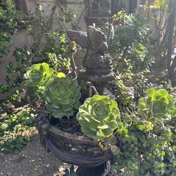 Pedestal flower pot statue