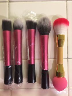 Makeup brushes