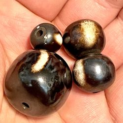 Lot Of 25 Ethnic Beads