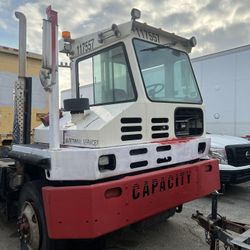 2017 Capacity Yard Tractor  Yard Goat 