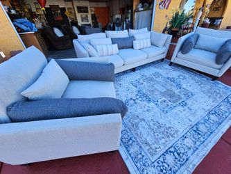 Beautiful Set Couch With 2 chairs High-quality Furniture Like New no smell no stains Luxurious Furniture made Jonathan Louis Furniture made U.S.A