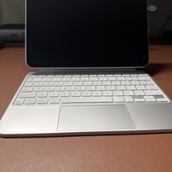 Apple 11” M4 iPad Pro 256GB Silver+Silver/White Apple Magic Keyboard & Apple Pencil Pro