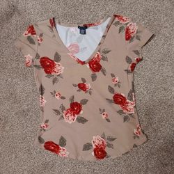 Small Women's t, beige w/floral design Roses