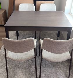 Expandable Dining Table & 4 Chairs
