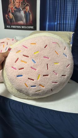 Throw pillows cupcakes