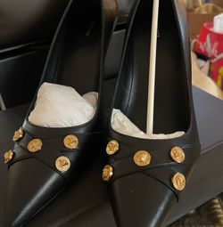 Black leather Versace pump with gold coin, Medusa head