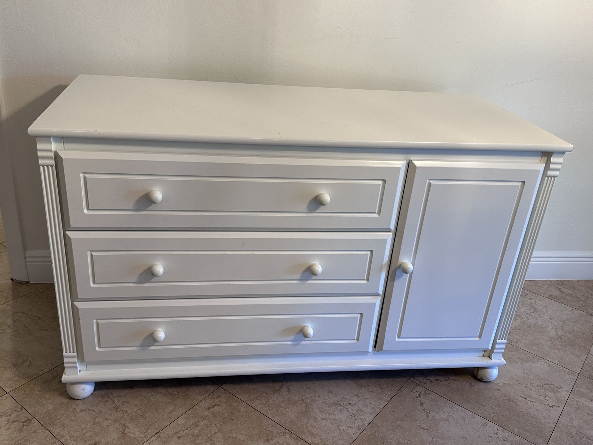 Bellini White Dresser. Wood Cabinet with drawers