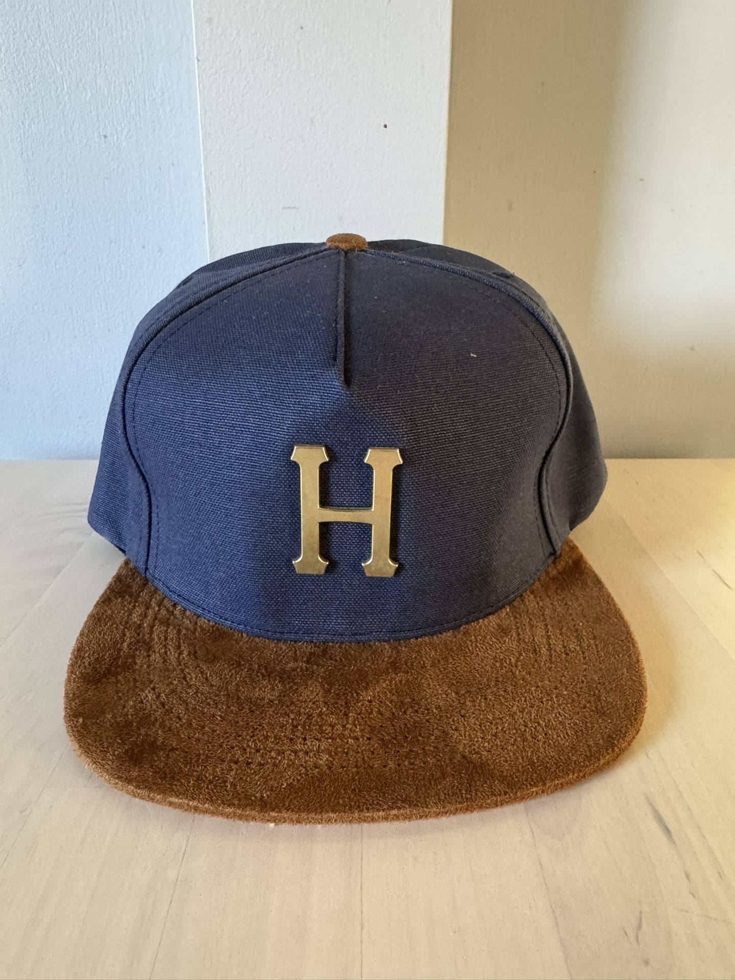 Huf Navy and Brown SnapBack. Beautiful details with canvas body and suede bill.