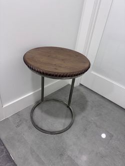 End table / side table / accent table