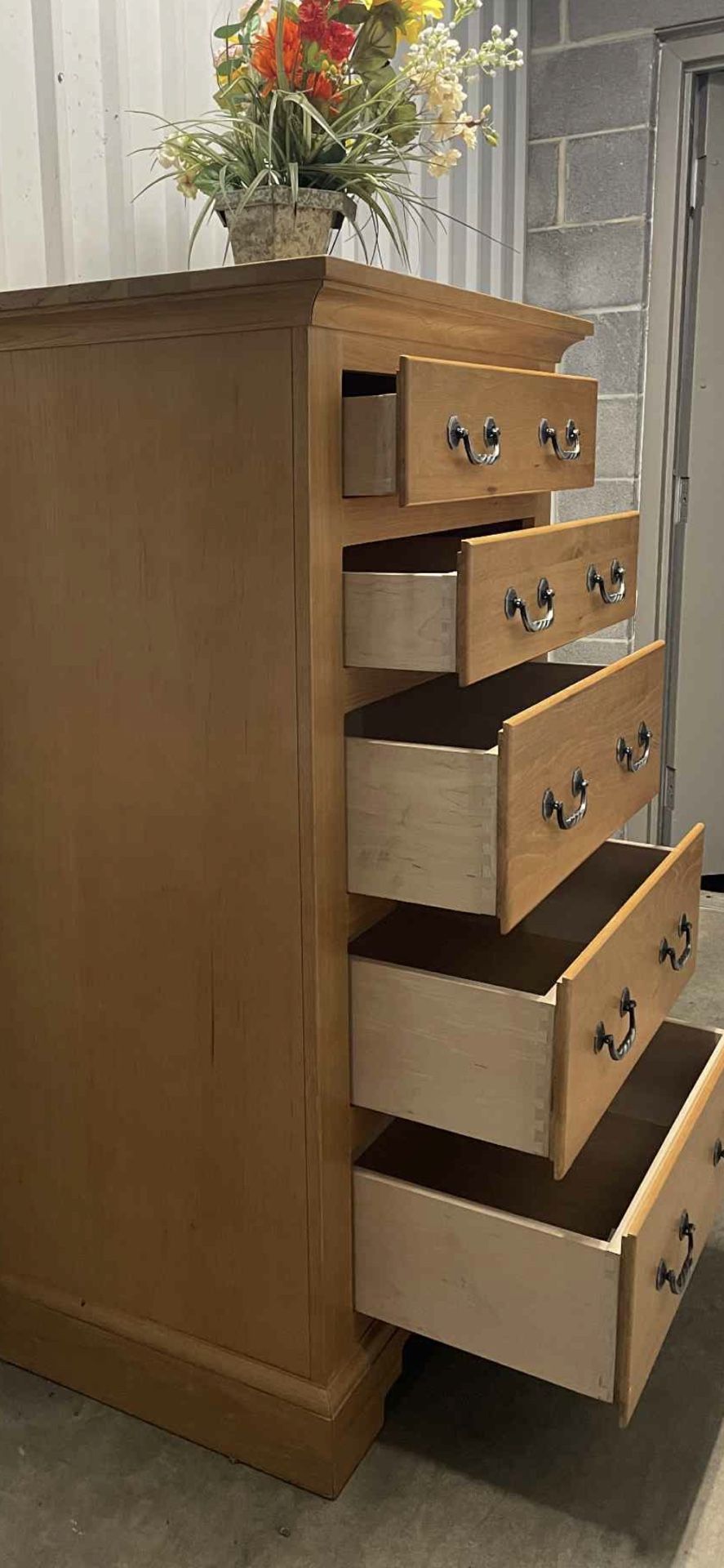 Real Wood Tall Chest With Big Drawers. Drawers Sliding Smoothly. Delivery Available. Se Habla Español 