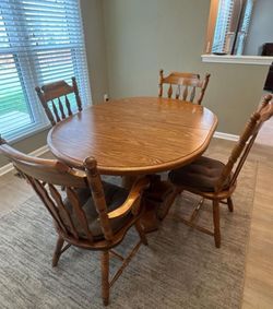 5-Piece Solid Wood Oval Dining Set with 2 Leaves – Excellent Condition